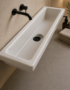Lavabo collectif 95x30cm Porcher blanc céramique vitrifiée installation murale