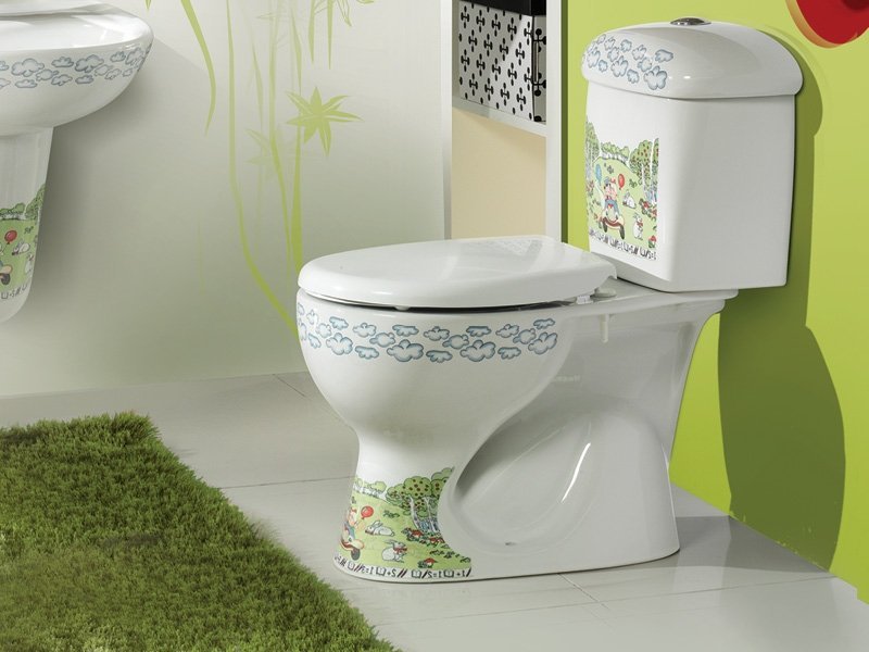 WC complet bébé Yumurcak Décoré blanc avec motifs colorés de ciel nuageux et personnages enfantins, dimensions ergonomiques pour apprentissage propreté
