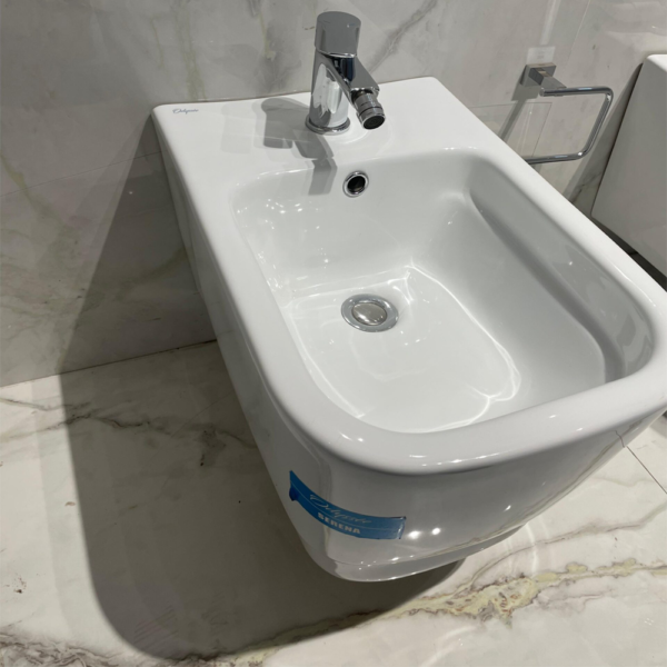 Bidet suspendu blanc Serena 1200 MAD avec technologie sans bride et sortie universelle pour salle de bains
