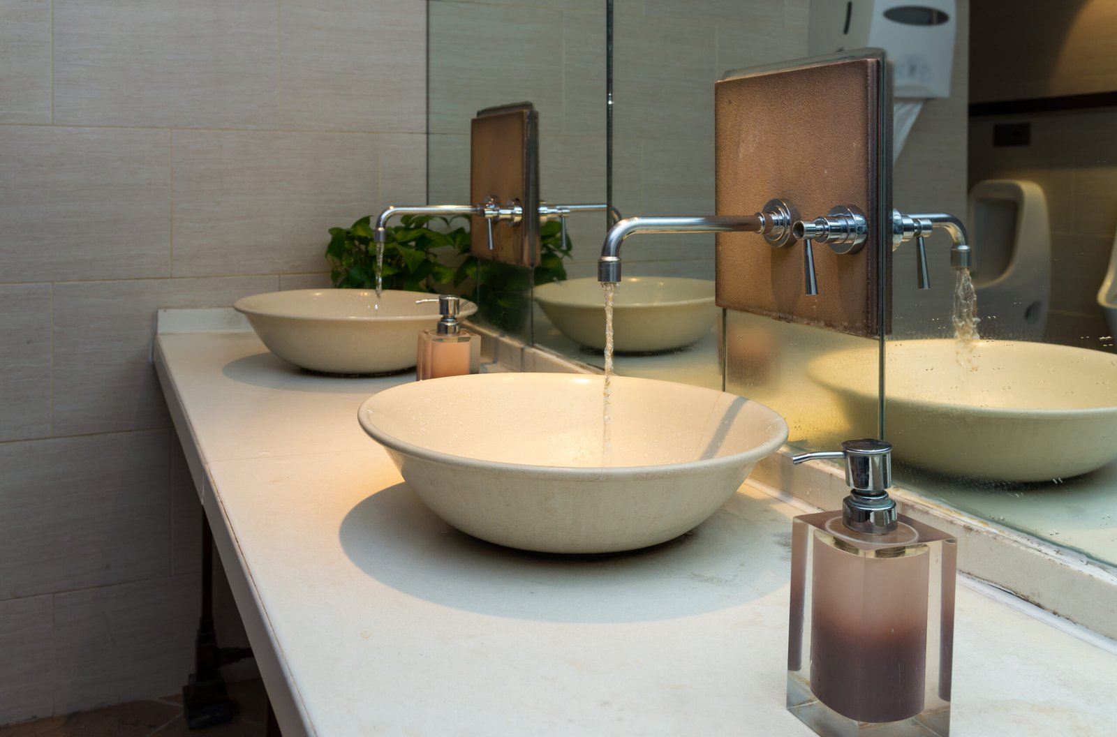 Vasque à poser ou lavabo encastré : Le guide pour bien choisir.