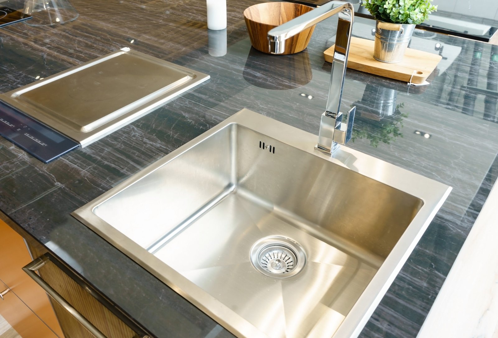 Évier en Granit vs Évier en Inox : Quel est le plus Résistant ? 4 Évier en Granit vs Évier en Inox : Quel est le Plus Résistant aux Rayures ?