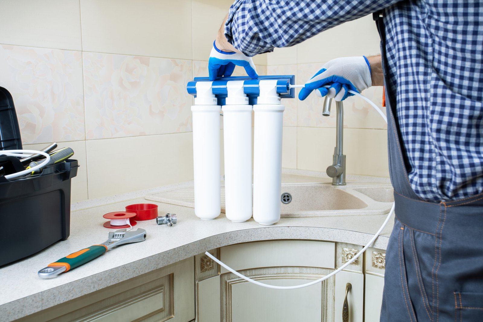 Filtre à eau pour maison au Maroc : Comment éliminer définitivement le calcaire et le goût de chlore ?