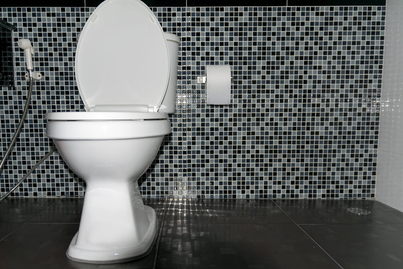 WC suspendu ou WC a poser : quel système choisir pour votre salle de bain ? 4 WC suspendu ou WC à poser : Quel système choisir pour une salle de bain moderne ?