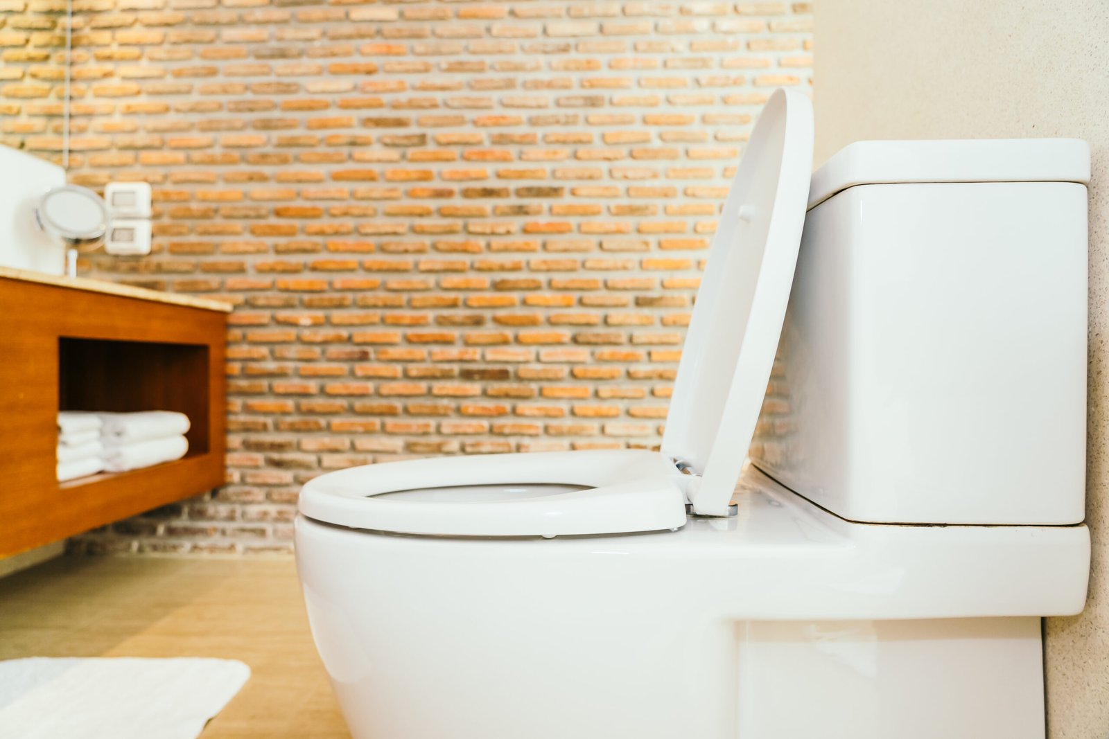 WC suspendu ou WC a poser : quel système choisir pour votre salle de bain ? 3 WC suspendu ou WC à poser : Quel système choisir pour une salle de bain moderne ?